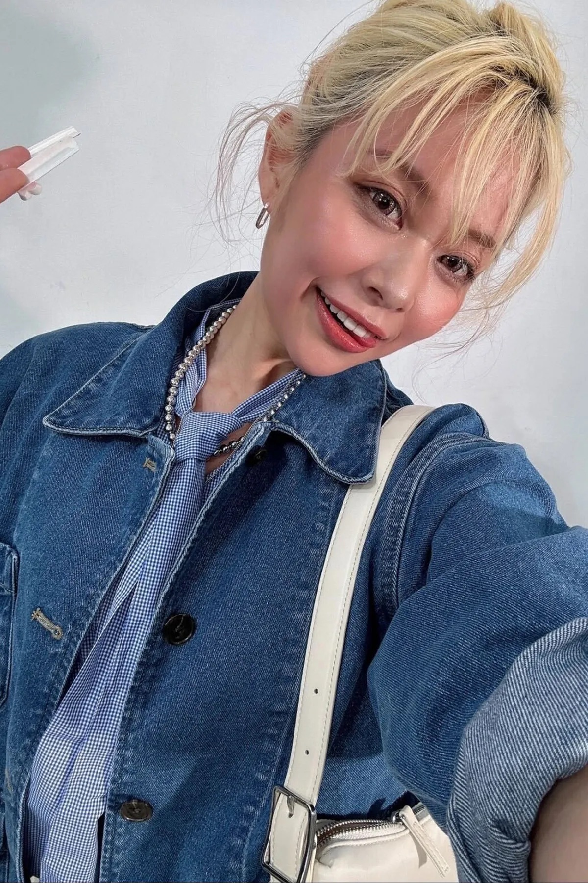 エルフ荒川のXより。井川遥の手によって“大人ファッション”に挑戦した荒川に、大絶賛が寄せられた