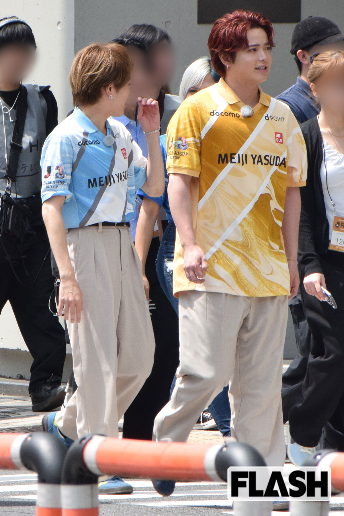 雑談をする吉澤閑也と松倉海斗