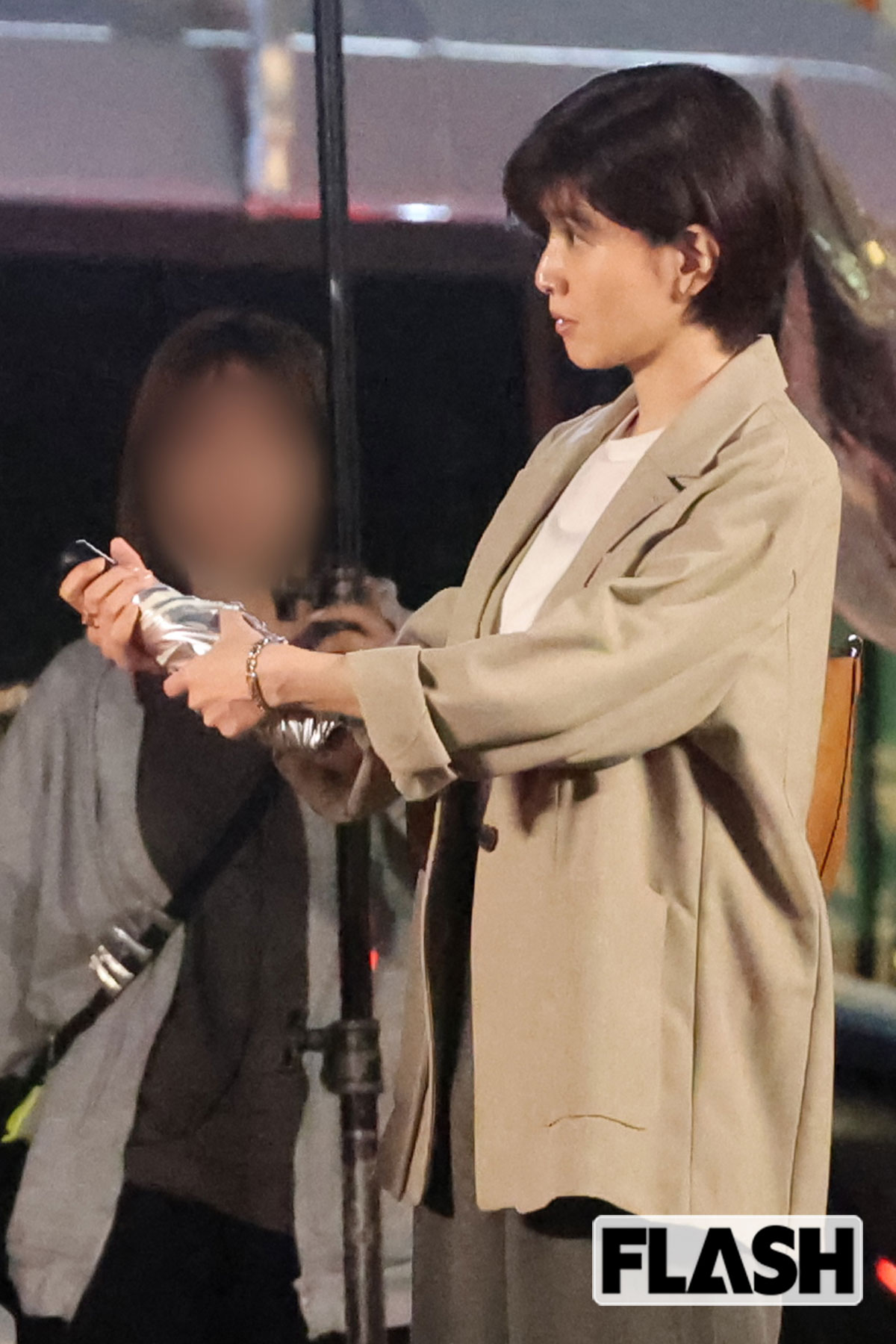 夫を連れてロケをする内田有紀