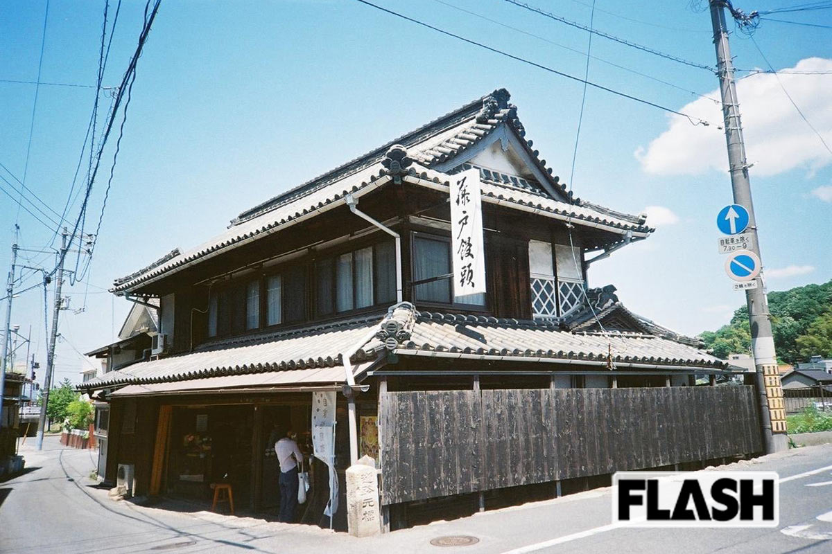 1184年創業で、岡山県 “最長寿” の藤戸饅頭本舗。「江戸後期に本店を構えてから数えても、主人で7代目になります」（金本和美さん）