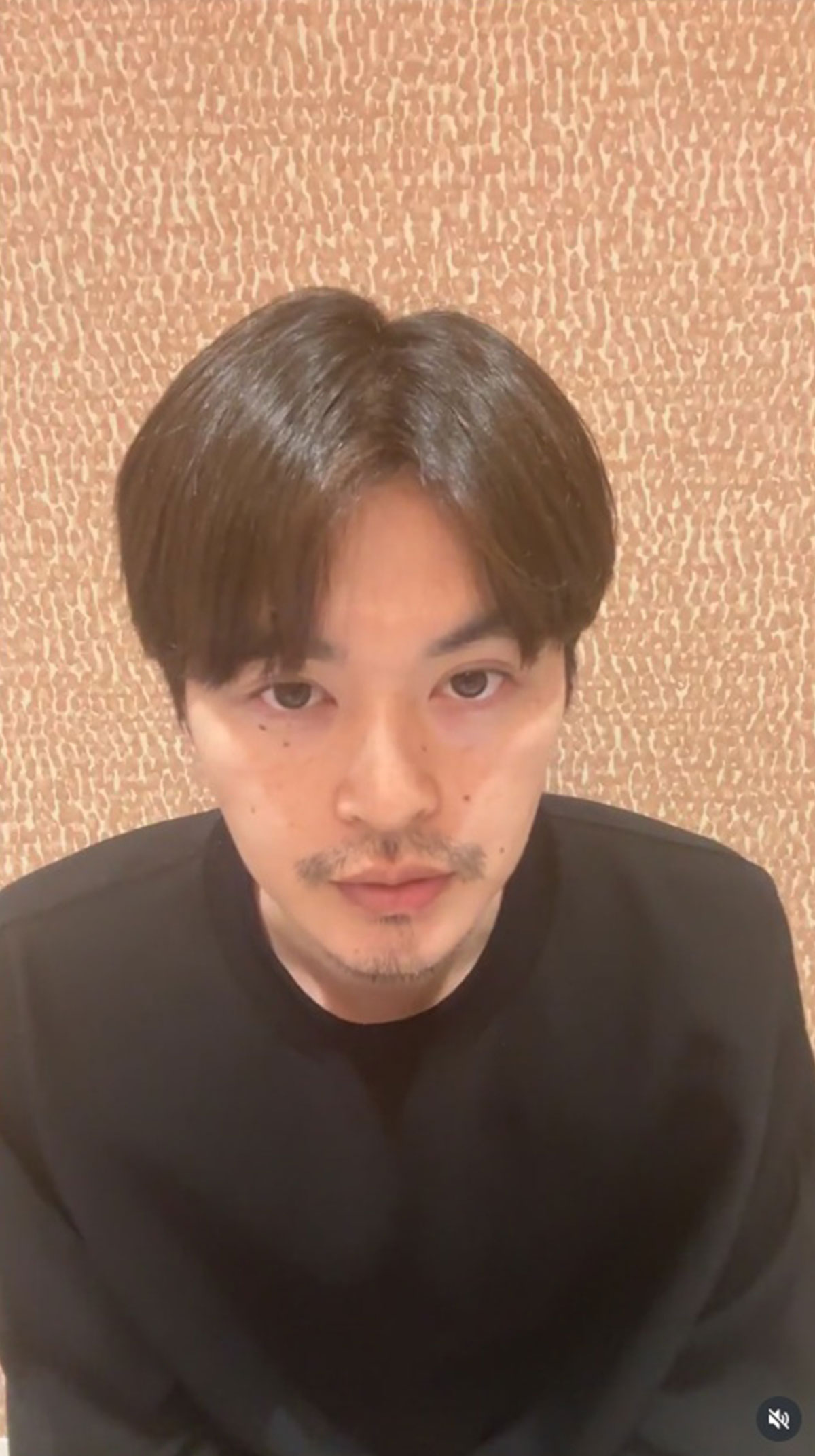 瀬戸康史が公開した無精ひげ姿。ファンからは驚きの声が広がっている（写真・本人のInstagramより）