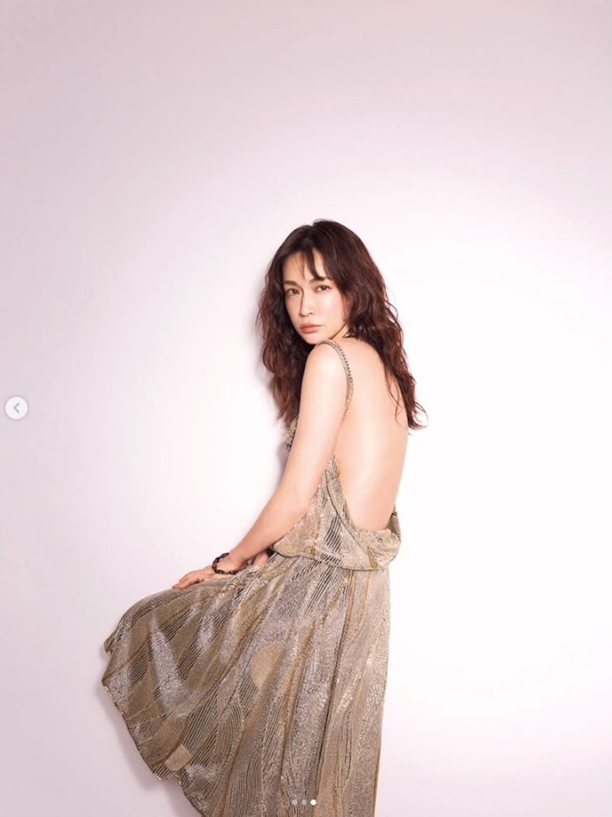 長谷川京子が公開した美背中。ファンは絶賛している（画像・長谷川京子のInstagram「kyoko.hasegawa.722」より）