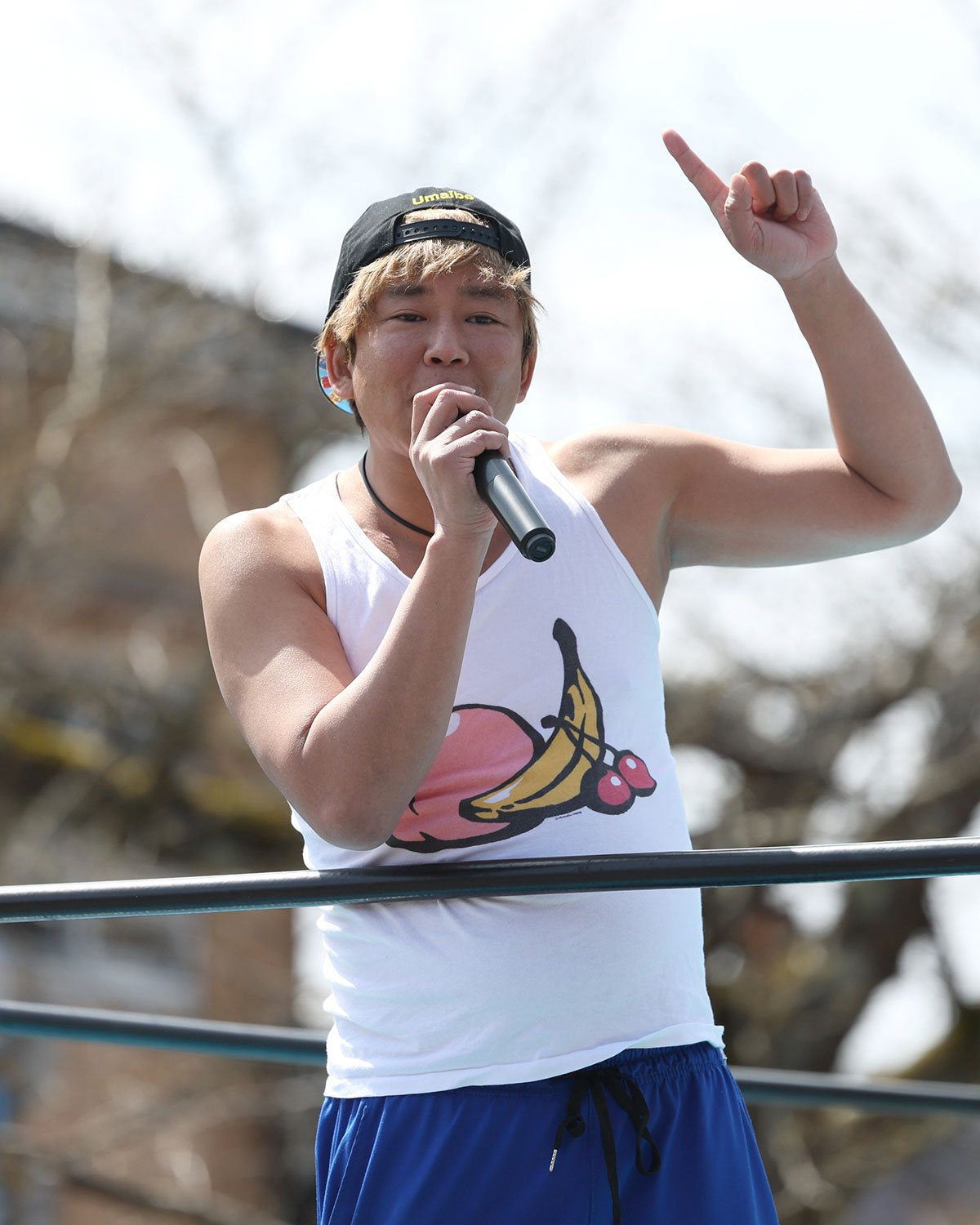 「可愛くないガキに嫌々サイン」楽しんごの“悪ノリ”投稿に集まる批判の声