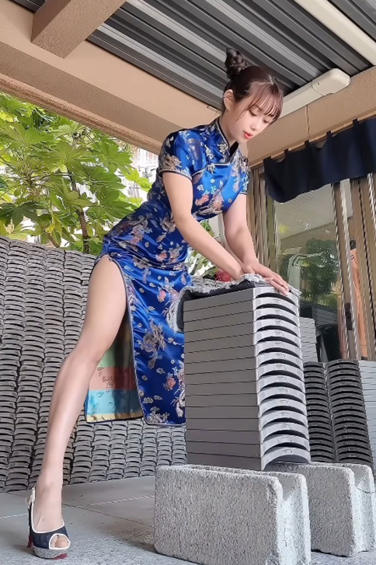 美人フリーアナが見せた「驚異のふくらはぎ」にファン驚嘆…特技は “瓦割り” 異色の強さ