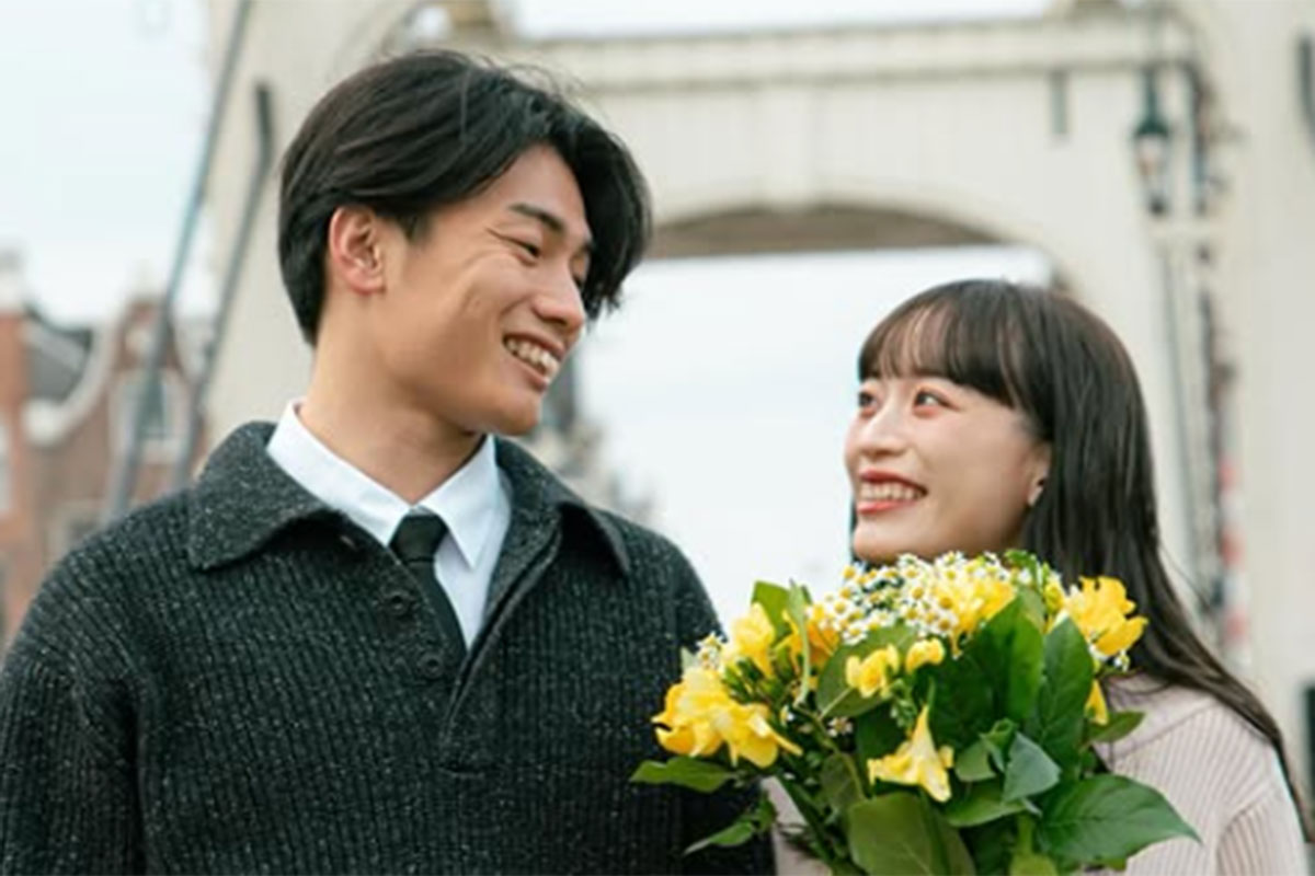 上田綺世の妻・由布菜月、愛娘が“パパのアクスタ”握る姿にファン歓喜！チュ…