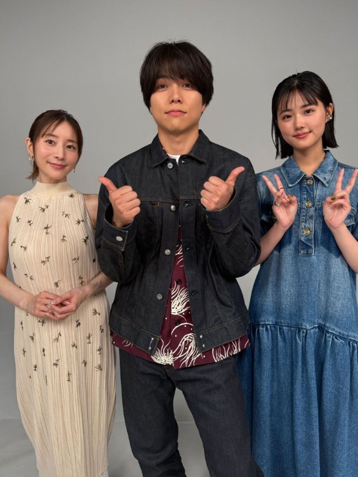 お腹まわりを目立たせないためか、ゆったりとしたワンピースを着こなす田中みな実（画像・映画『5秒で完全犯罪を生成する方法』のX「@5byodeseisei」より）