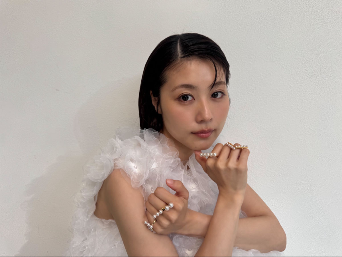雑誌の表紙を飾ったことを報告した有村架純。大人びた雰囲気に驚きの声があがった（画像・『有村架純’s staff』のX「@Kasumistaff」より）