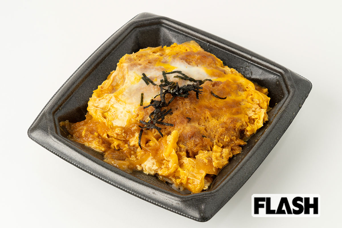 トライアルGO（348円、729kcal）／昨今話題のトライアルのカツ丼。他社は三つ葉などが多いが、ここはカツに海苔を載せている。筆者もカツ丼には海苔派である