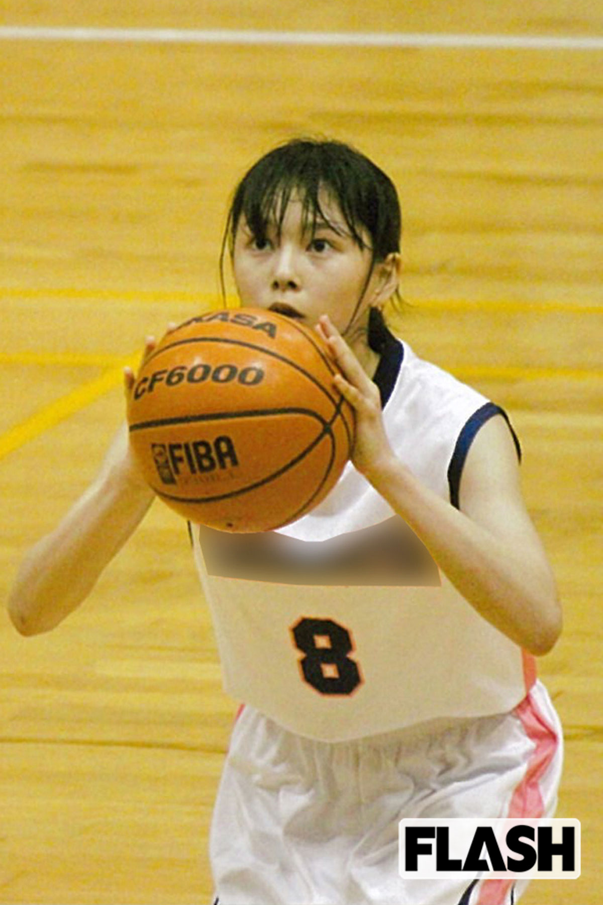 高校3年生のとき、試合でフリースローをする桜井日奈子。ちなみに、ポジションはポイントガードだった