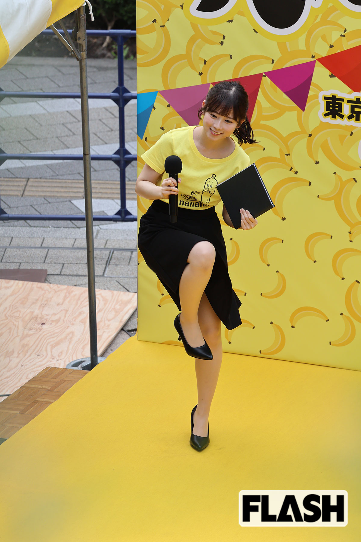 スカートを穿いたまま、特技のチアダンスを披露した鈴木芹里乃アナ。抜群のルックスでエース候補と名高い