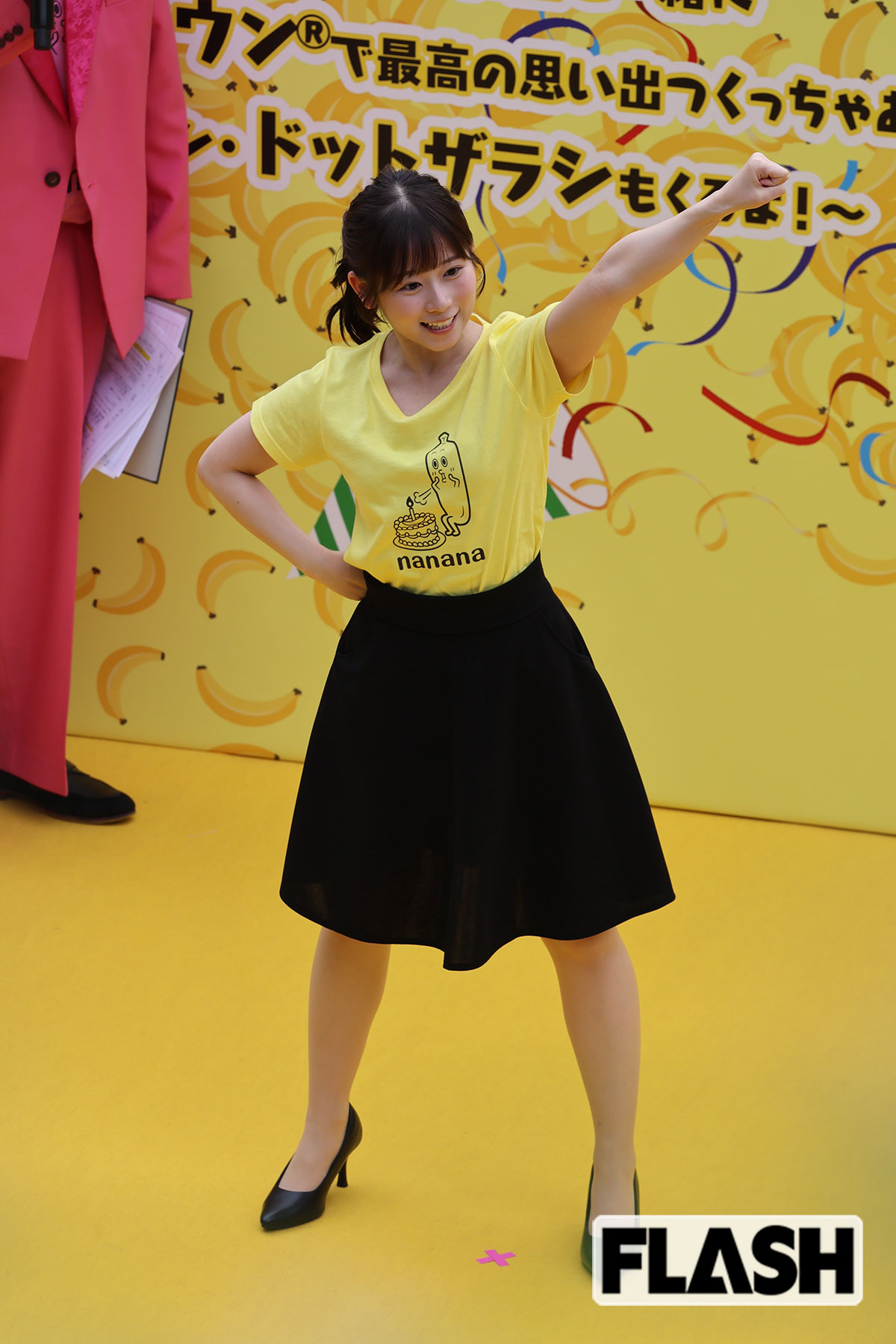 ダンスをする鈴木芹里乃アナ