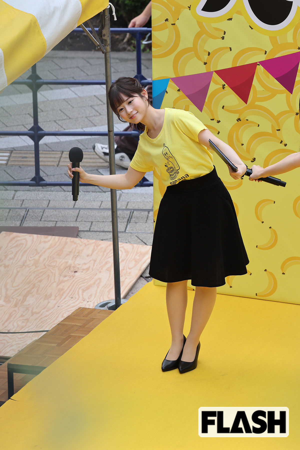 新人アナの活躍を見るために多くのファンがかけつけた