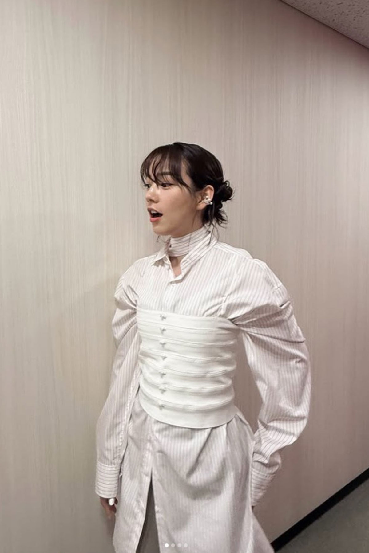 アヴァンギャルドな衣装に身を包んだのん。絶賛の声が寄せられている（写真・本人Instagramより）