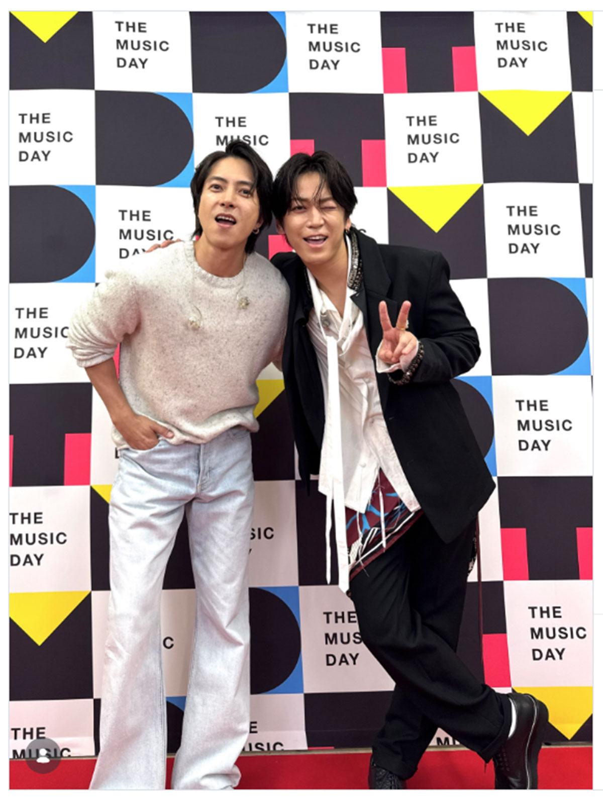 亀梨和也のInstagramより。2017年ぶりに山下智久とのユニット「修二と彰」でパフォーマンスをしたが、衣装格差を感じたファンからの指摘が集まった