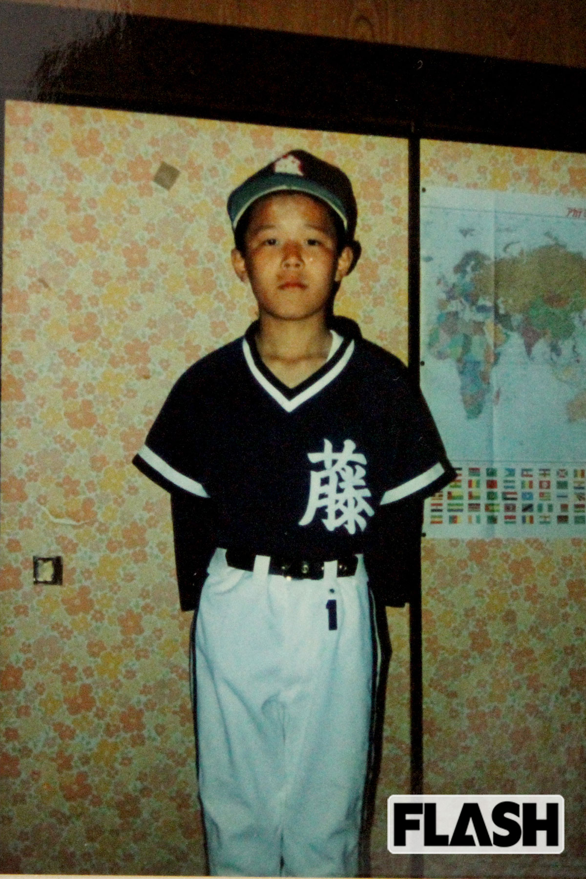 地元の野球チームに入っていた塚原さんの弟。口元にはタバコの火を押し付けられた跡が見える。塚原さんと一緒に全裸で鴨居に吊るされて暴行を受けていた