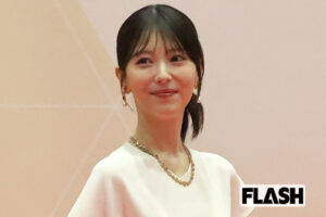浜辺美波“ボディライン露わな純白ドレス”前田敦子“美デコルテ＆くびれ強調…