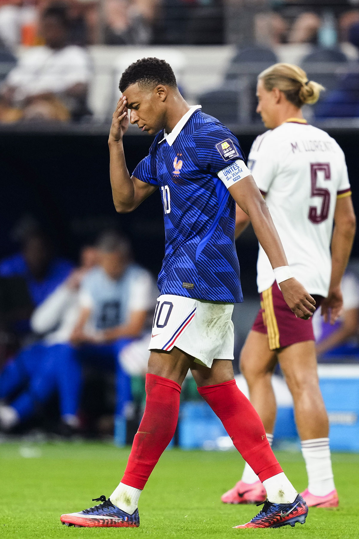 サッカー北中米W杯準決勝でスペインに完敗を喫した、フランス代表FWキリアン・エムバペ（写真・共同通信）