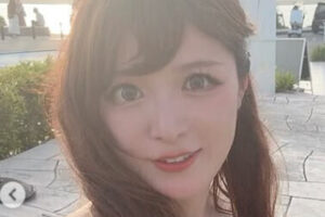 慶大卒ジャズピアニスト、沖縄での“ピタピタ”ワンピ姿に大反響…過去には写真集発売の“異色”経歴、『THE TIME,』に出演で話題も