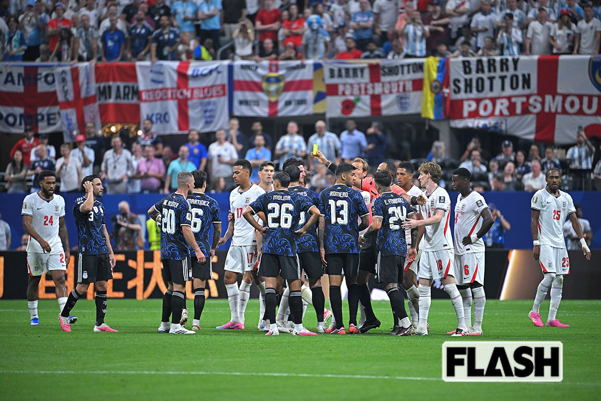 メッシへの接触をきっかけにあわや乱闘騒ぎとなったアルゼンチン対イングランド戦（写真・JMPA）