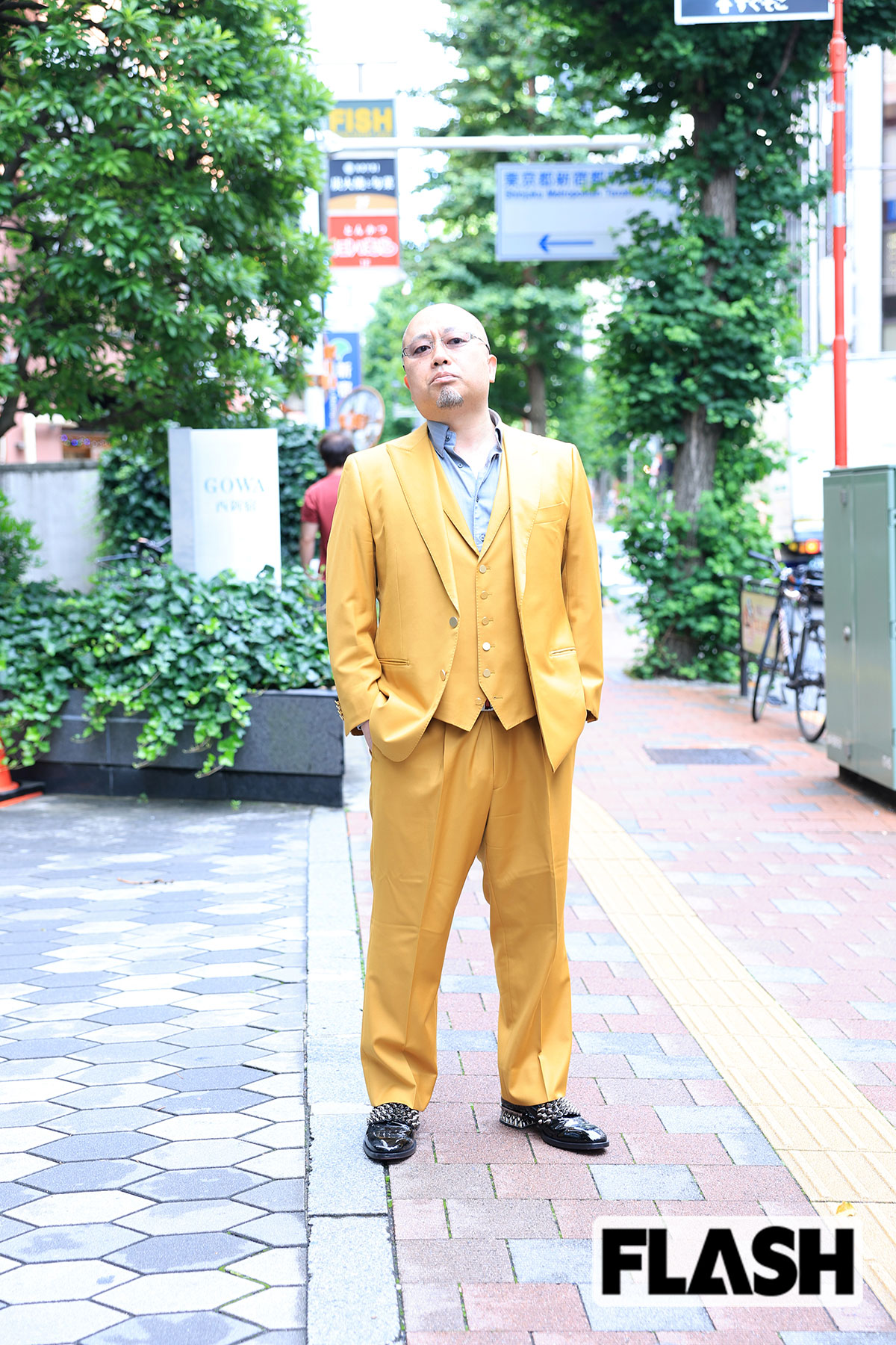 行政書士・社会保険労務士の井上信亨氏。趣味は飲食店巡りで、高級店から赤ちょうちんまで足を運ぶ（写真・酒井よし彦）