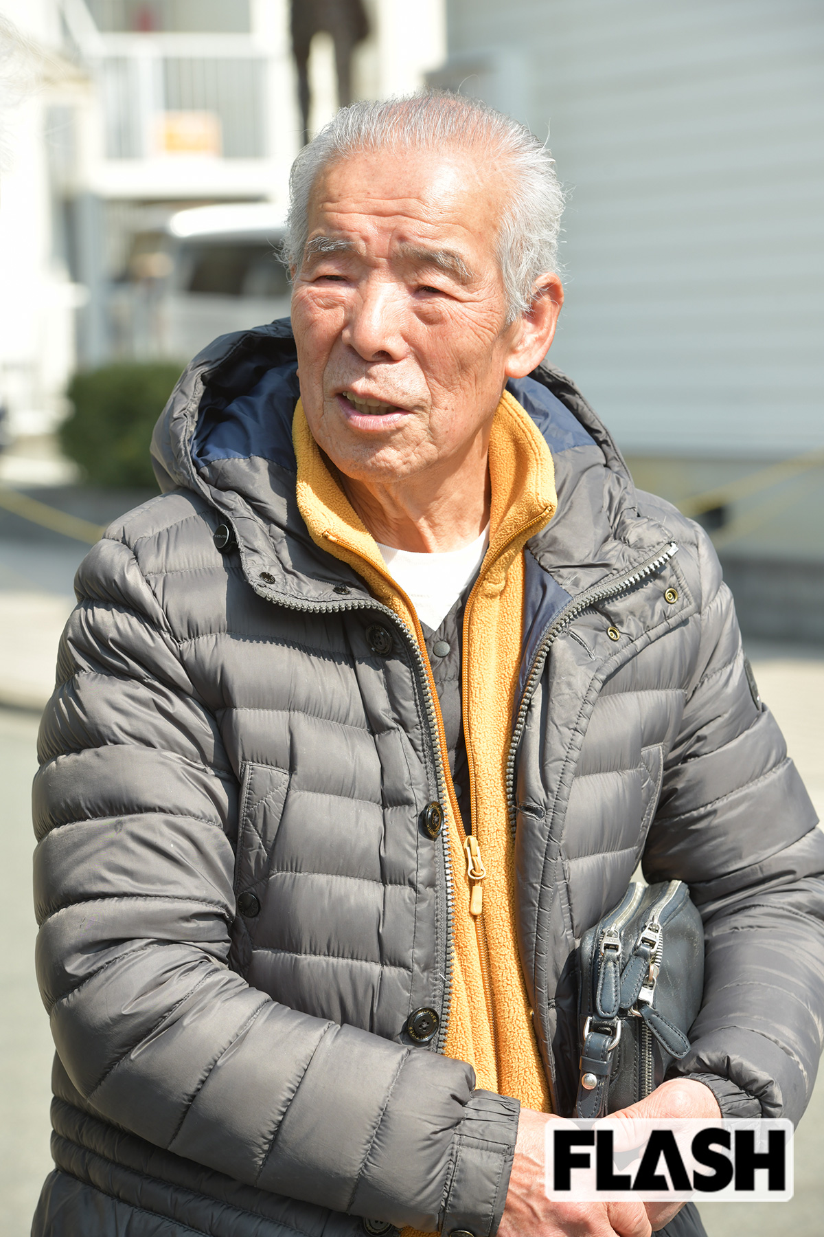 ＜1人で事件解決。執念の捜査／飛松五男（81）＞鹿児島県阿久根市出身。1964年兵庫県警巡査。県警本部捜査一課、交通部、地域部鉄道警察隊、運転免許課などを歴任。2005年定年退職。【現役時代の印象的な事件について】2005年姫路2女性殺害事件で、被害者家族は飛松氏に相談。飛松氏が独自に捜査し容疑者逮捕に至った。容疑者は死刑確定。同事件の裁判でテレビレポーターに声をかけられ、番組内で解説したのがテレビ初仕事だった。以来、一事件一社一局を守って解説を続ける。被害者や容疑者からじかに相談されることも。「24時間365日門戸を開いているからね。皆相談に来ますよ。今でも事件現場には必ず行っています」