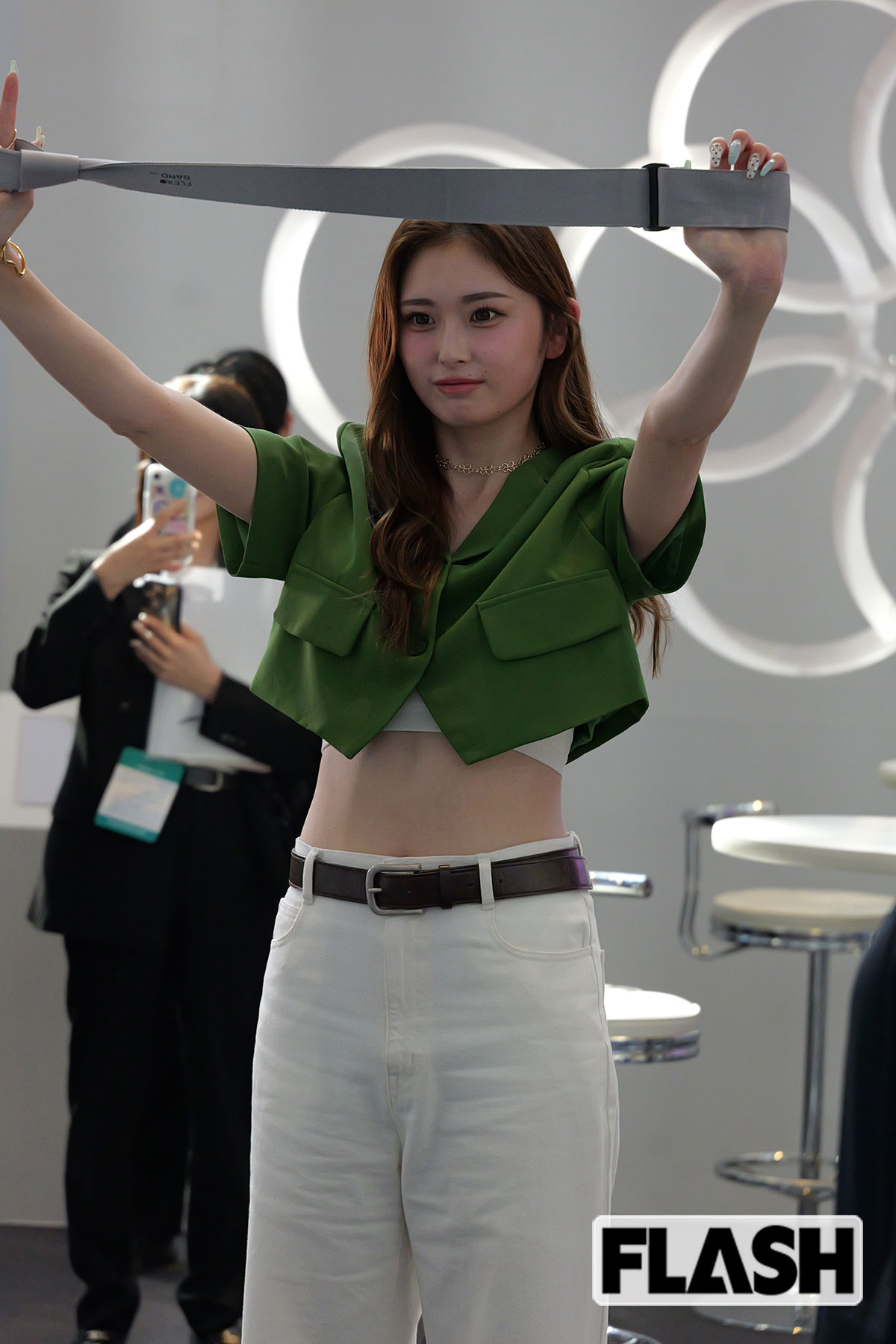 スリムなお腹を披露したゆうちゃみ