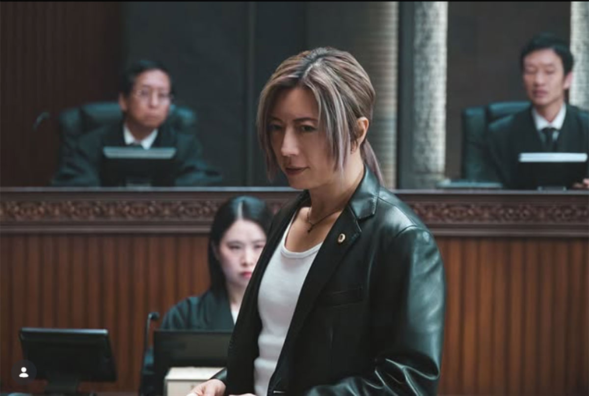ドラマ『ブラックトリック～裁きを操る弁護人～』（フジテレビ系）で弁護士を演じるGACKTだが、「セリフが聞き取りづらい」との指摘があがっている（画像・『ブラックトリック～裁きを操る弁護人～　7月期月9【フジテレビ公式】』のInstagram「blacktrick_fuji」より）