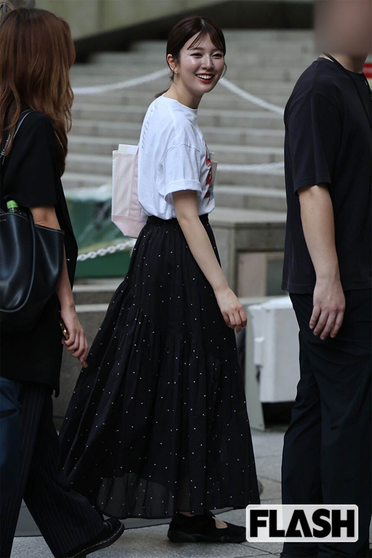 宮舘涼太との交際が報じられた黒田みゆアナ。サービス精神旺盛で多くのファンが喜びの声をあげていた