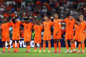 【サッカーW杯】オランダ代表「フェアプレー賞」受賞も久保建英負傷のタックル“ノーカウント”に日本サポーターの恨み節