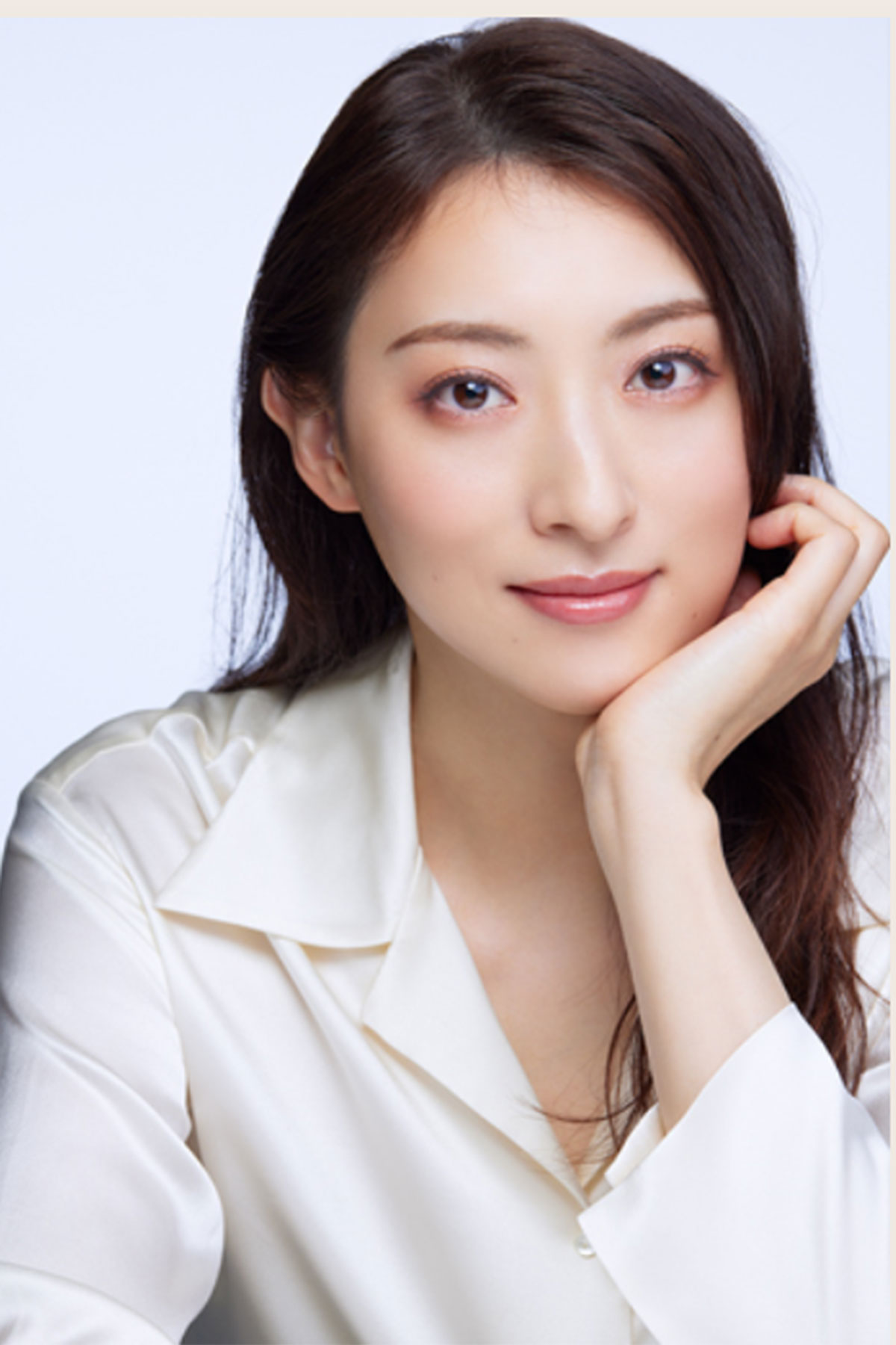 『VIVANT』別班女優、“太ももあらわ”なミニスカ姿…宝塚では天海祐希に次ぐ“スピード出世”から日曜劇場“常連”へ転身