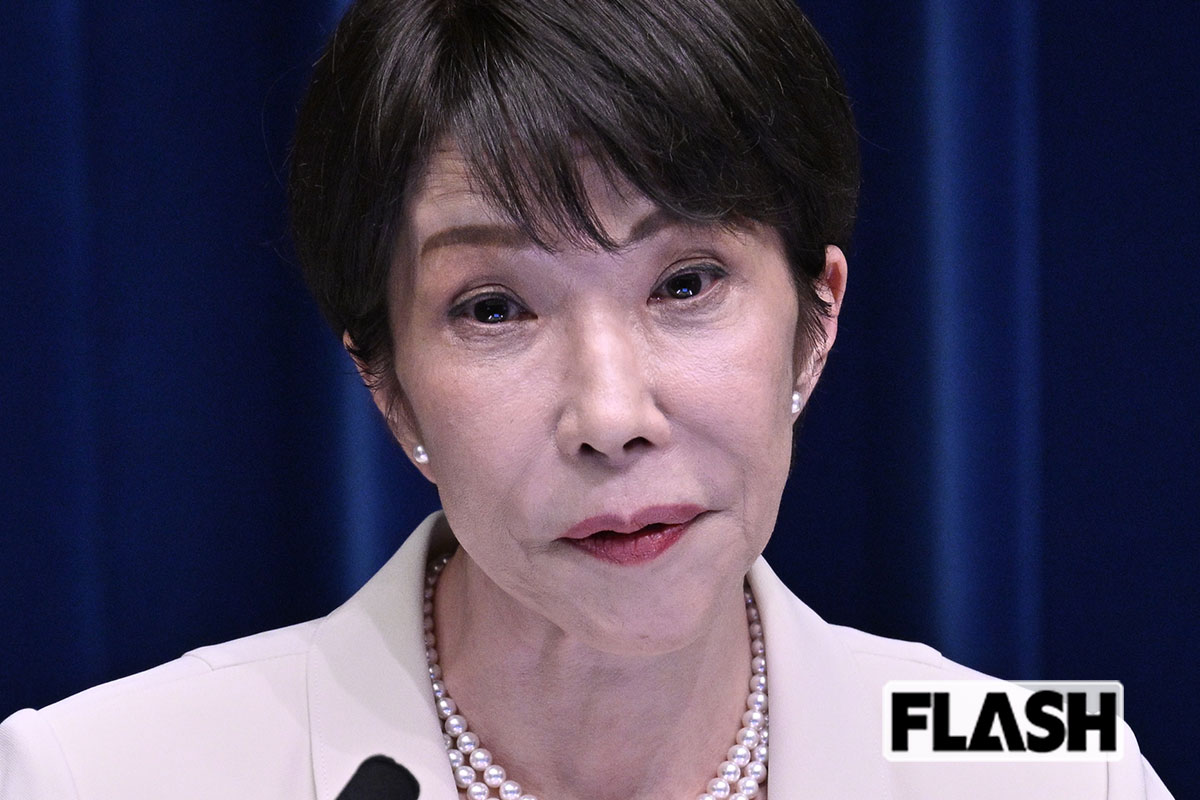 高市首相、会見中に“巨大ハエ”が頭頂降下！会見室は窓なしも「どこから入り…
