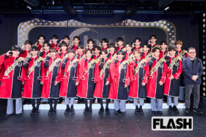 秋元康プロデュース「Cloud ten」、専用シアターで初日公演！目標は「30人全員で東京ドームに立つことです」