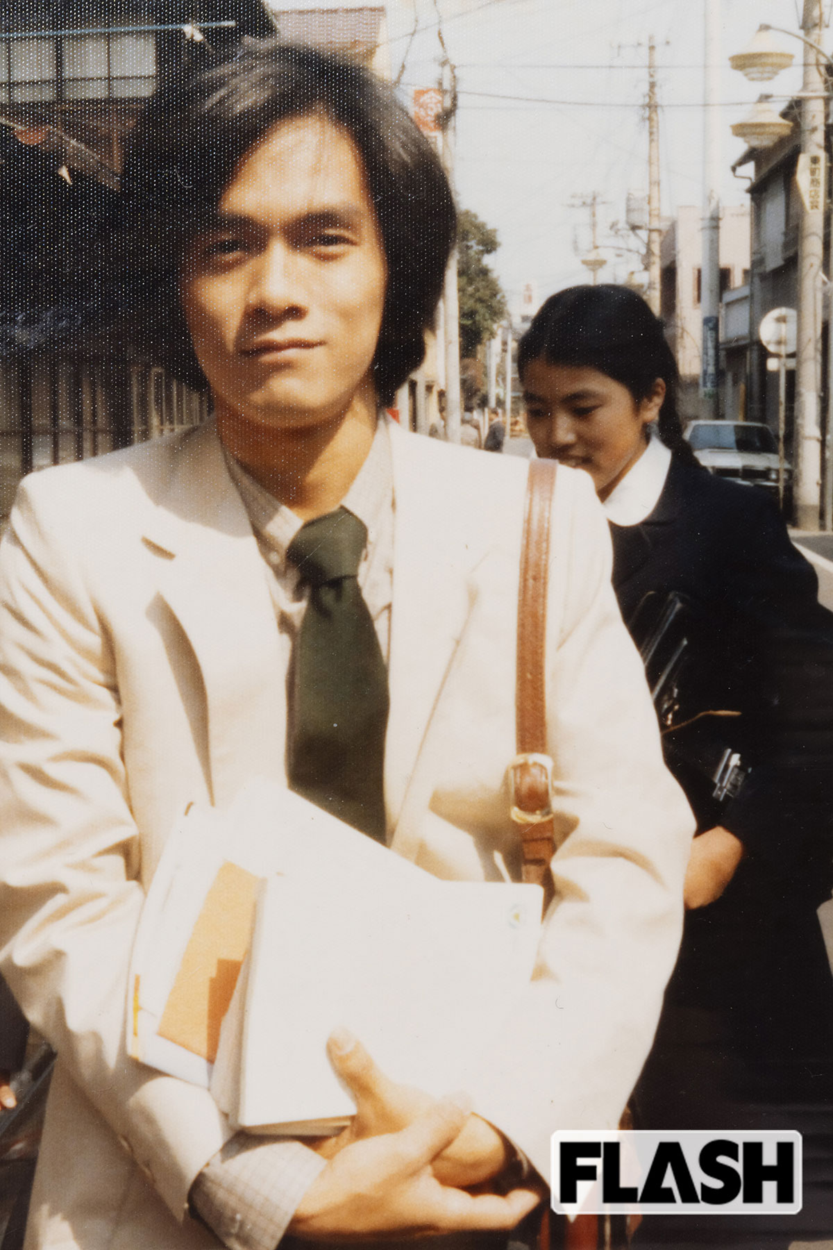 1980年、『1年B組新八先生』撮影中のオフショット（岸田敏志）