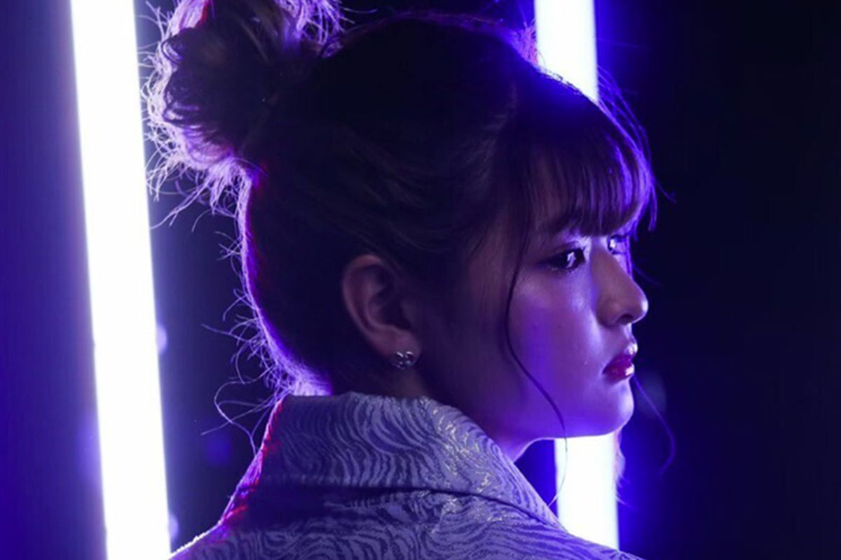 “美脚炸裂シンデレラ”元女子キックボクサー、“豊満ボディ”のビキニ姿に「…