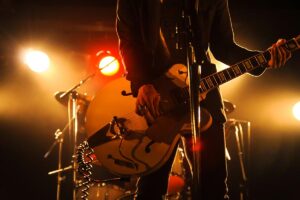 「ライブハウスはジジイだらけ」問題のリアル「病院と提携してファンの健康を管理したい」バンドマンが明かす本音