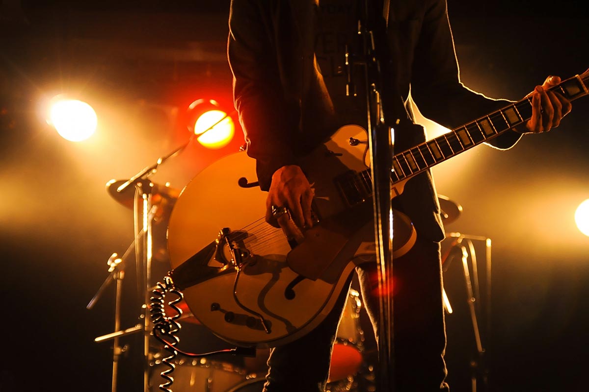 「ライブハウスはジジイだらけ」問題のリアル「病院と提携してファンの健康を…