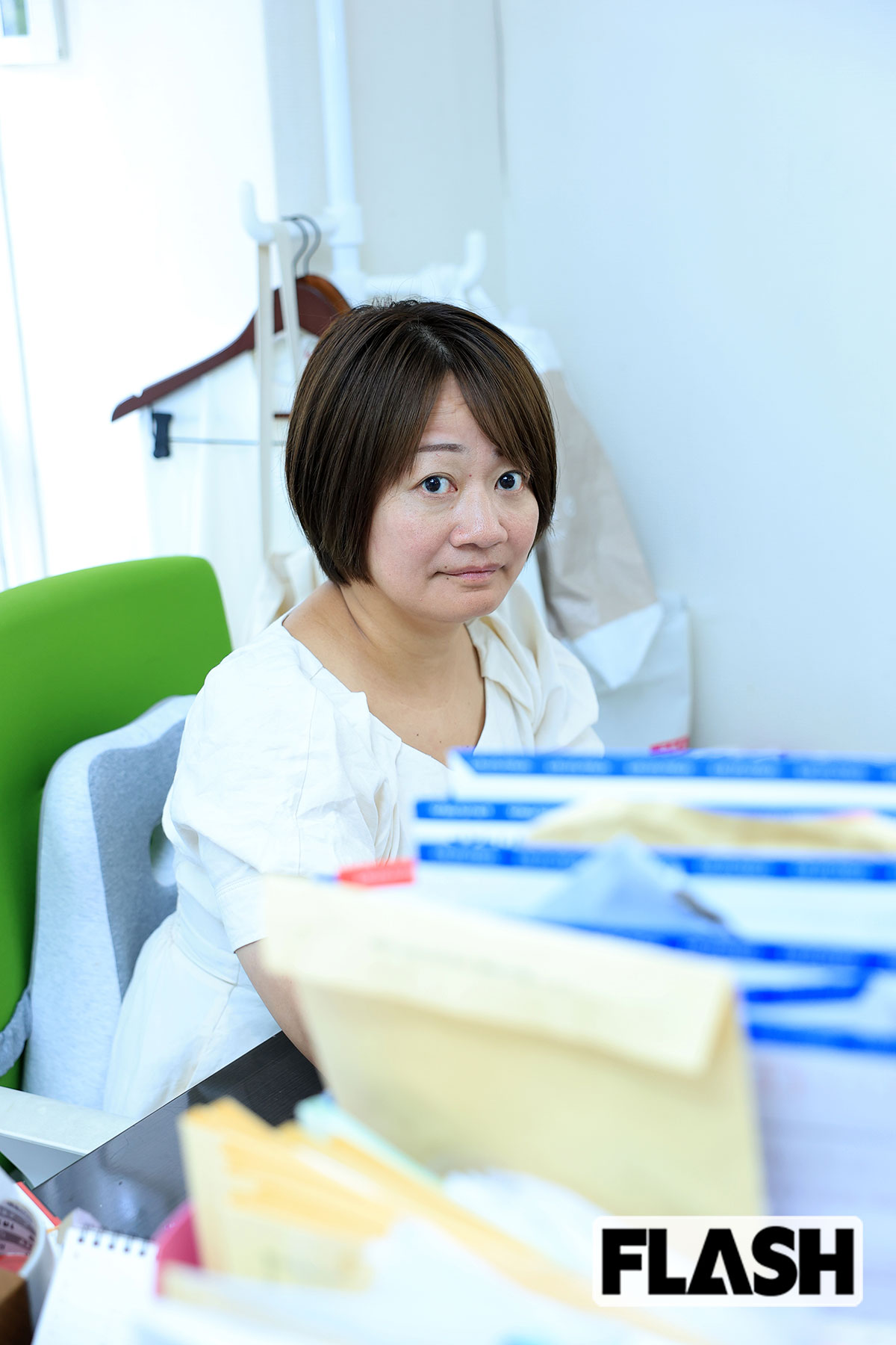 「私も相談に来る女のコたちと同様、男性に多くのお金を渡してきました」と税理士の沖有美子さん。「でも今は、やっと自分にお金を使えるようになりました」（写真・酒井よし彦）