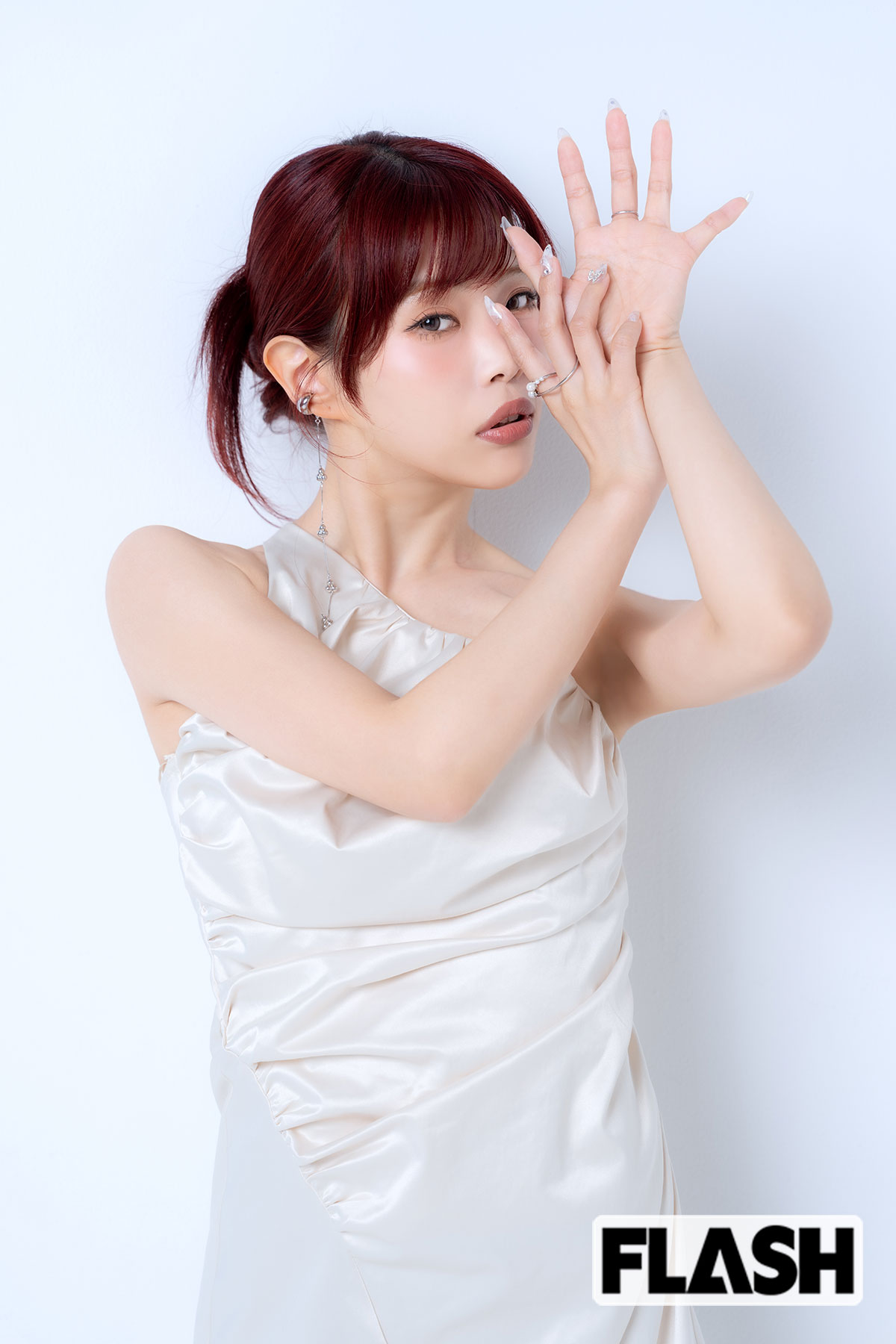人生やり直せるとしたらの質問にアイナは「めちゃくちゃ愛されている大型犬がいい！」（写真・福田ヨシツグ）