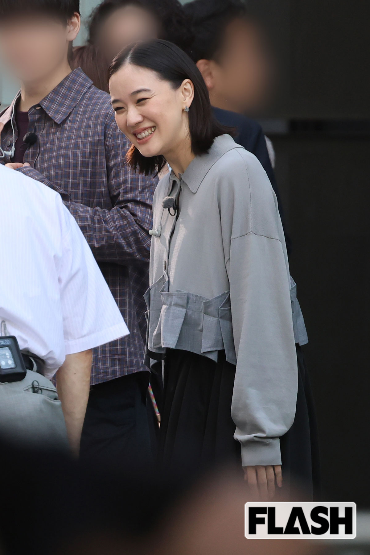 笑みを浮かべる蒼井優