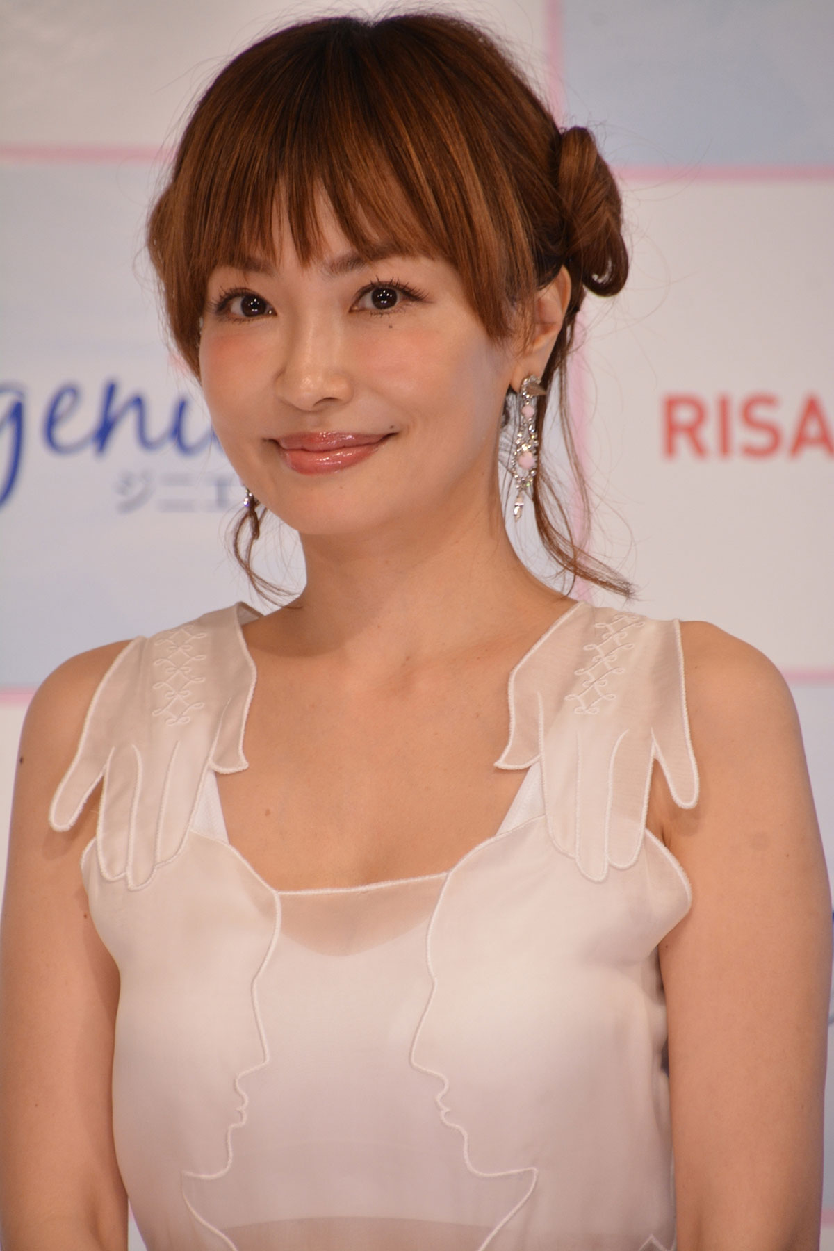 平子理沙“へそ出し”ミニスカ姿の若さにファン驚き…過去には整形疑惑をきっぱり否定、貫く“自然体”スタイル