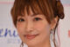 平子理沙“へそ出し”ミニスカ姿の若さにファン驚き…過去には整形疑惑をきっぱり否定、貫く“自然体”スタイル