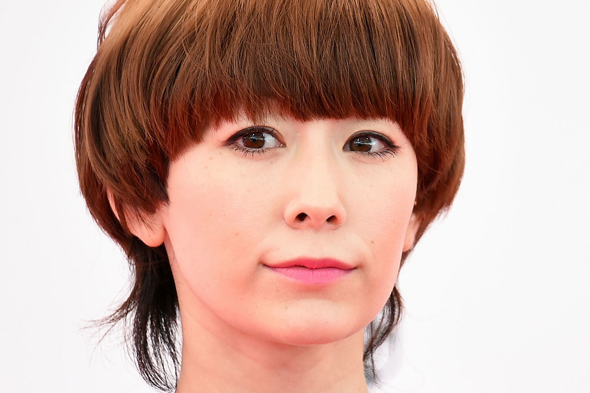 木村カエラ“緑ショートカット”激変に集まる絶賛「びっくり腰」抱えつつもラ…