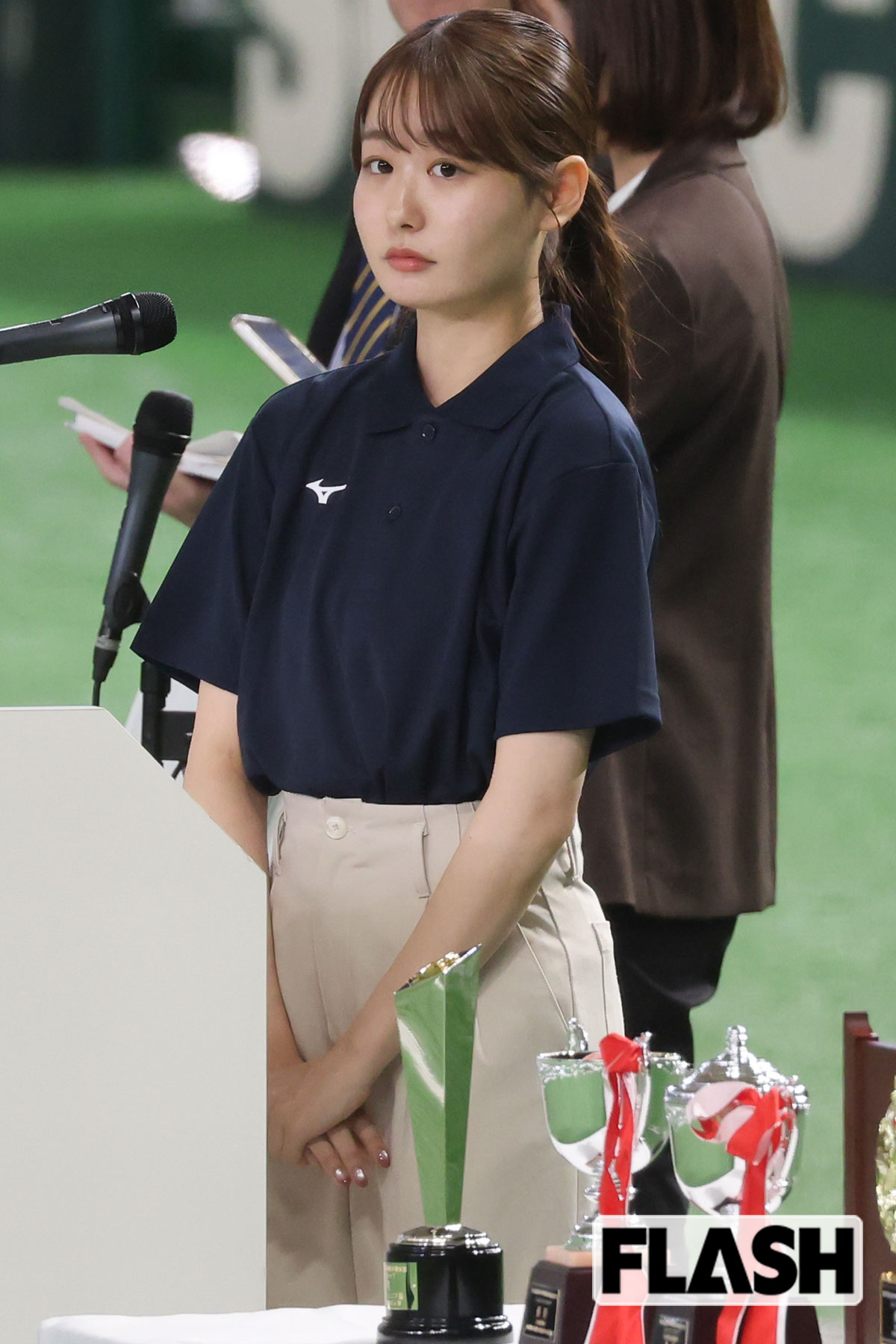 日テレ・新人アナが東京ドームでいきなりの大舞台!　そばで支える2年めアナとキュートに“お辞儀”で記念撮影も