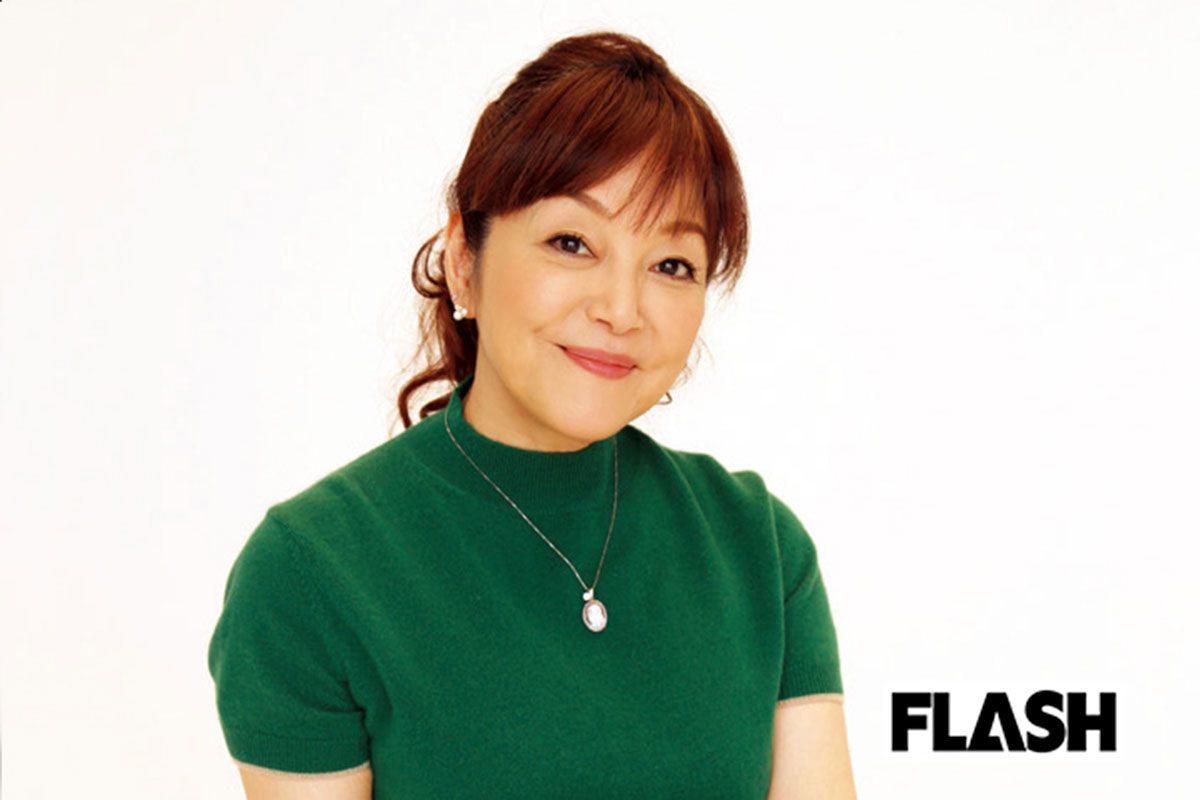 岩崎宏美が息子2人と「スリーショット」公開 離婚で“断絶期”経験した32年前知るファンの感慨ひとしお