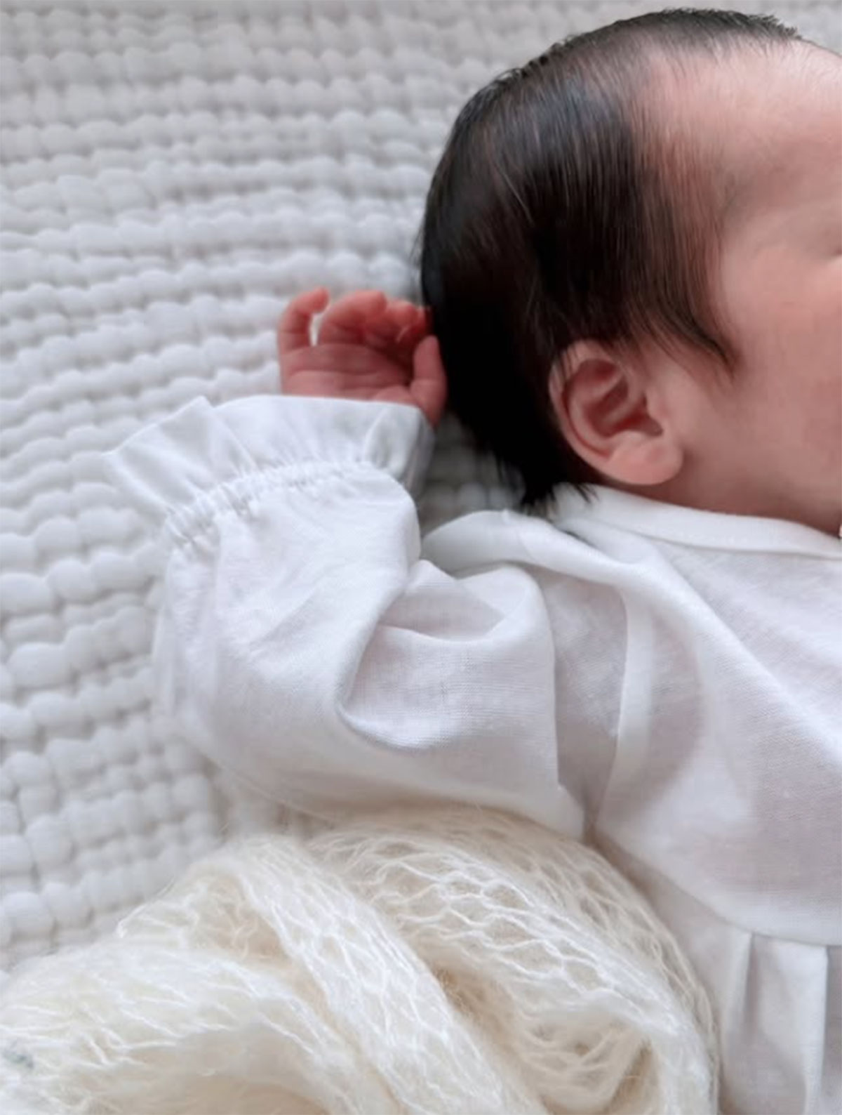 Instagramで赤ちゃんの写真とともに、第3子出産を発表した衛藤美彩(画像・『衛藤美彩 Misa Eto』のInstagram「misa_eto_official」より)