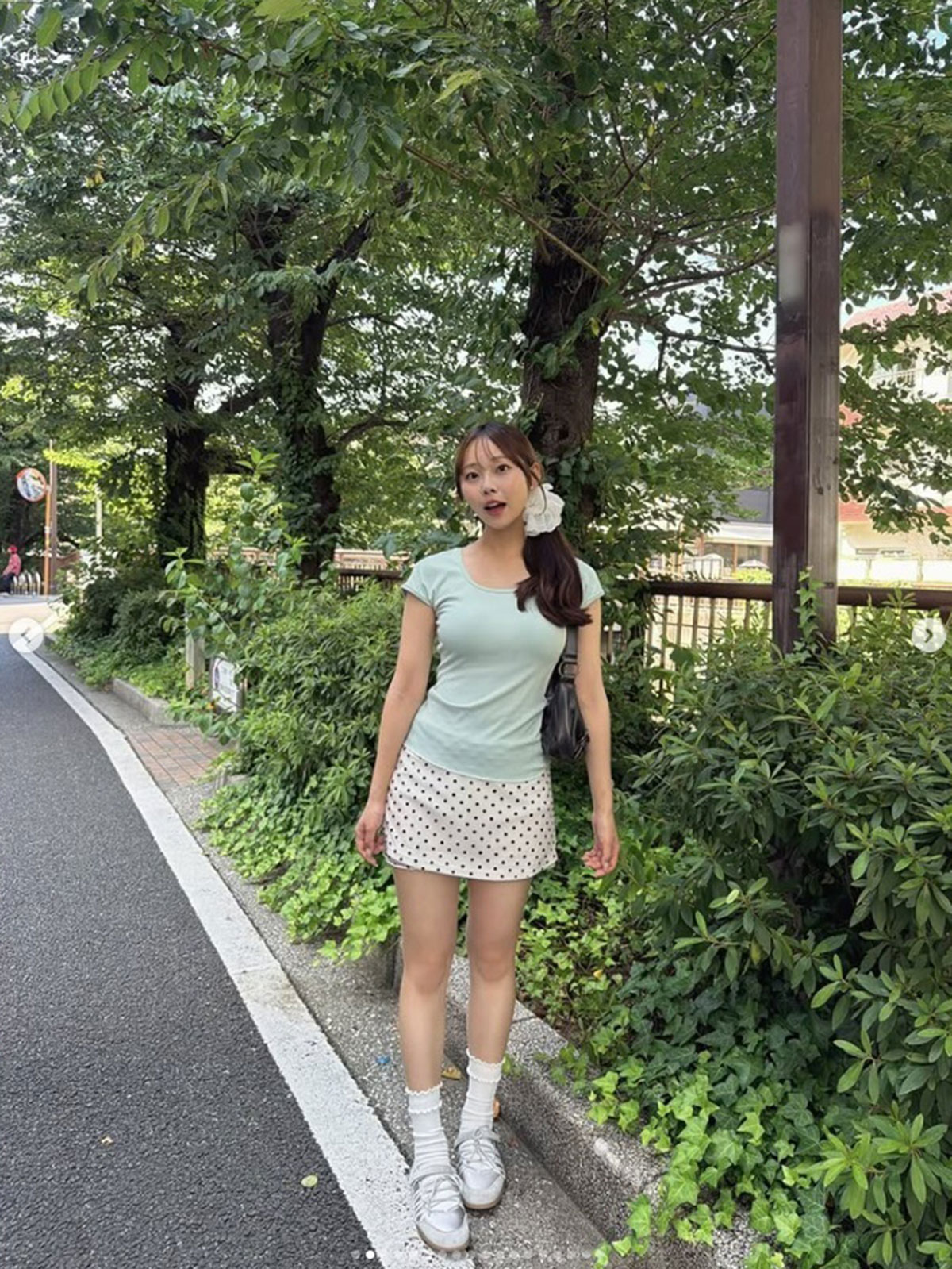 福井テレビの福山千奈アナ。美脚があらわな休日のコーデを披露し、絶賛の声が集まっている（写真・本人Instagramより）