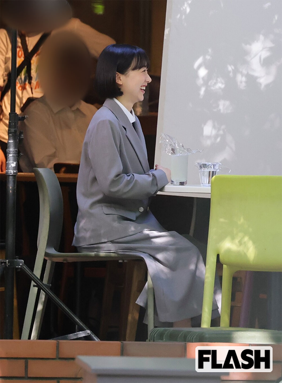 大人びた笑顔を浮かべる芦田愛菜