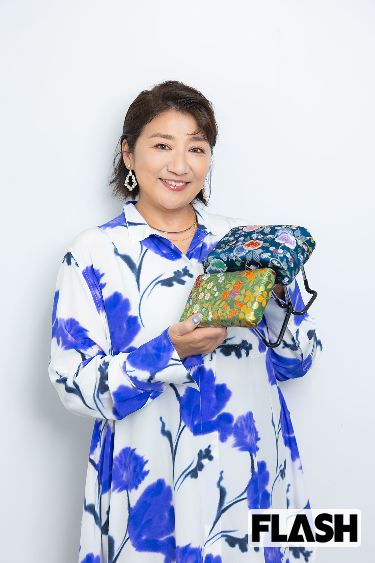 「これは“あいびき”といって、和服で正座するとき、お尻の下に入れて座る椅子なんですよ」（写真・田中智久）
