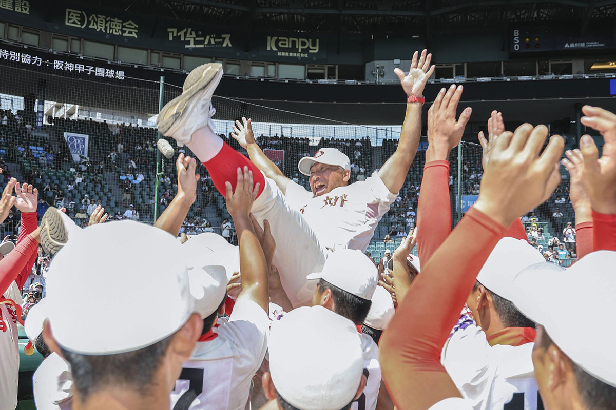【夏の甲子園】智弁和歌山が5年ぶり4度めの日本一！中谷監督は「阪神ドラフト1位」、元NPBの監督率いる3校はすべて好成績