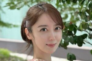 35歳美人アナが披露した “胸元パツパツ姿” に「神スタイル」ファン絶賛…報道キャスターの意外な “オフ姿”